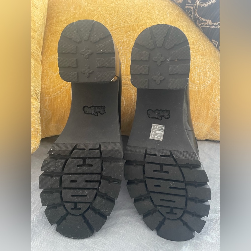 Elegant Black Coach Leah Chunky Heeled Leather Loafers - Picture 4 of 5